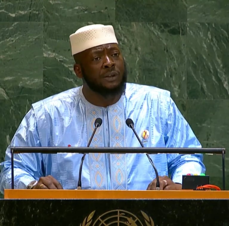 Le général Amara Camara, ministre secrétaire général de la présidence de la République, a porté same