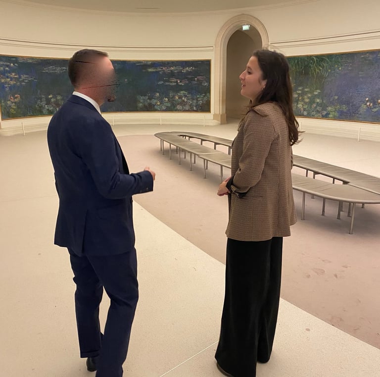 Visite privée dans la galerie des Nymphéas de Monet au musée de l’Orangerie à Paris.