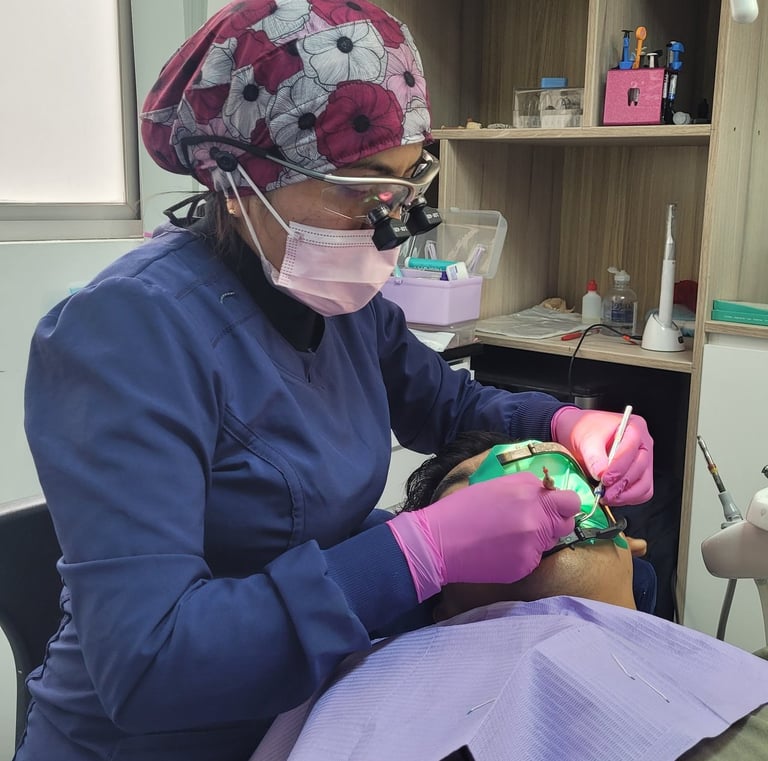 Tratamiento Dental Personalizado - Limpieza, Endodoncia e Implantes Lima