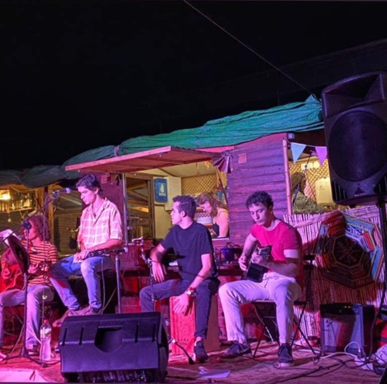 Wes Fillmore playing live in an acoustic gig