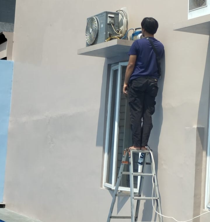 Lestari Teknik melayani service AC panggilan, cuci AC, tambah dan isi freon sukaraja bogor