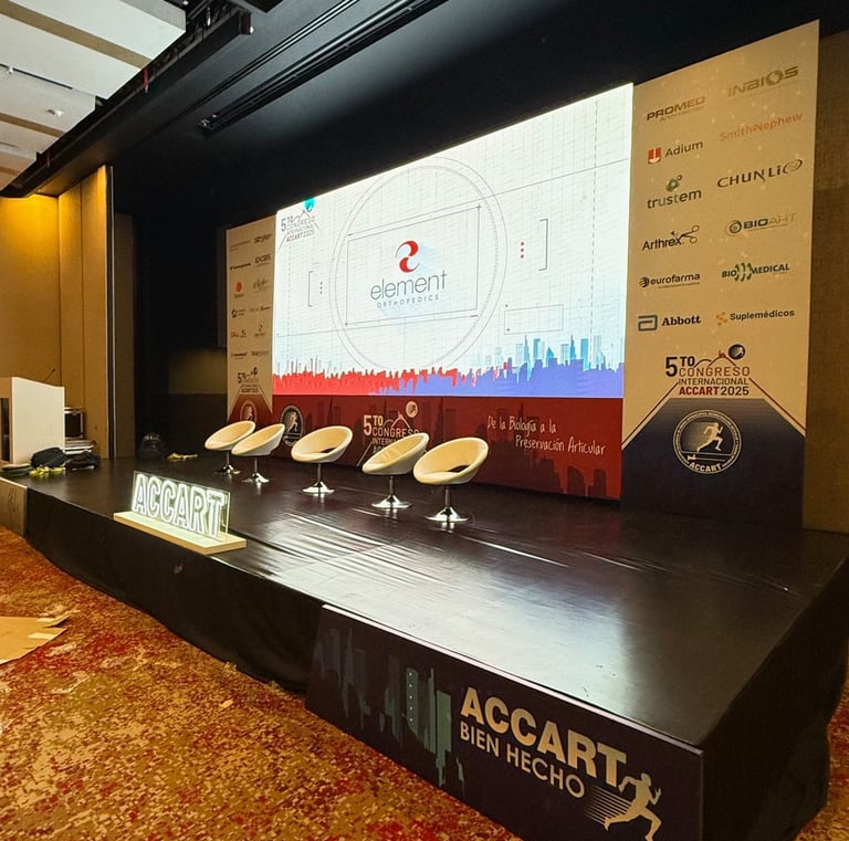 Pantalla LED instalada en feria empresarial en Bogotá