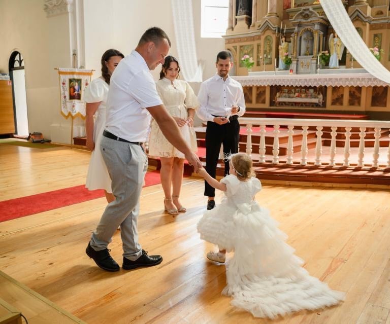 balta suknele i viestuves