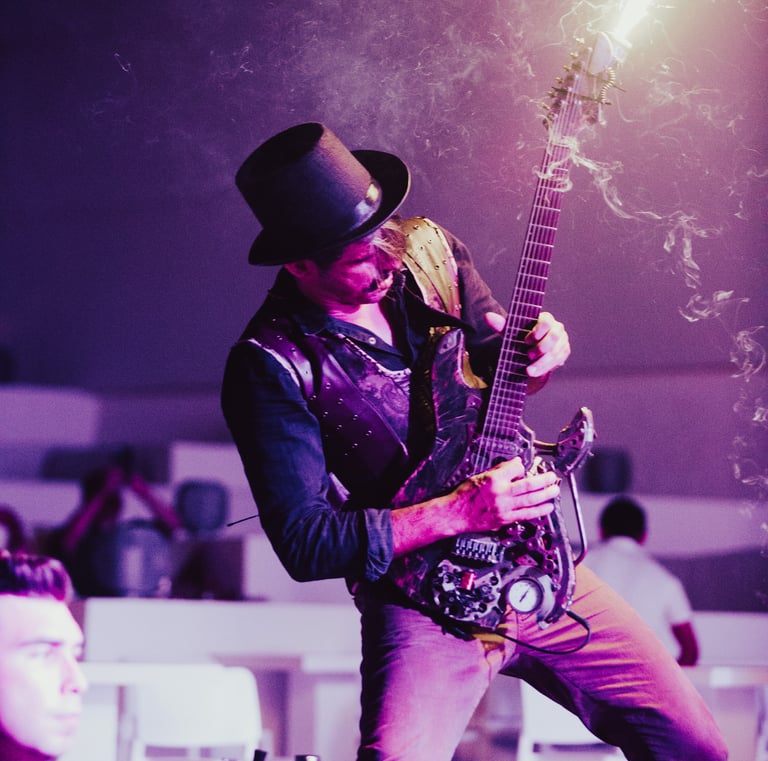 Junk Guitar show. ice breaker and showman