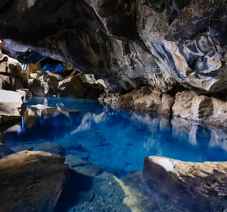 IJsland, grot uit de Game Of Thrones