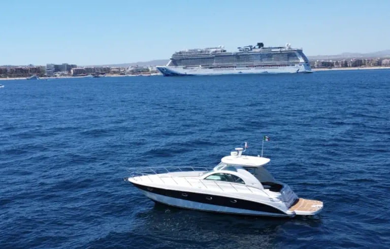 yate maxum 45 en renta cabo san lucas lado
