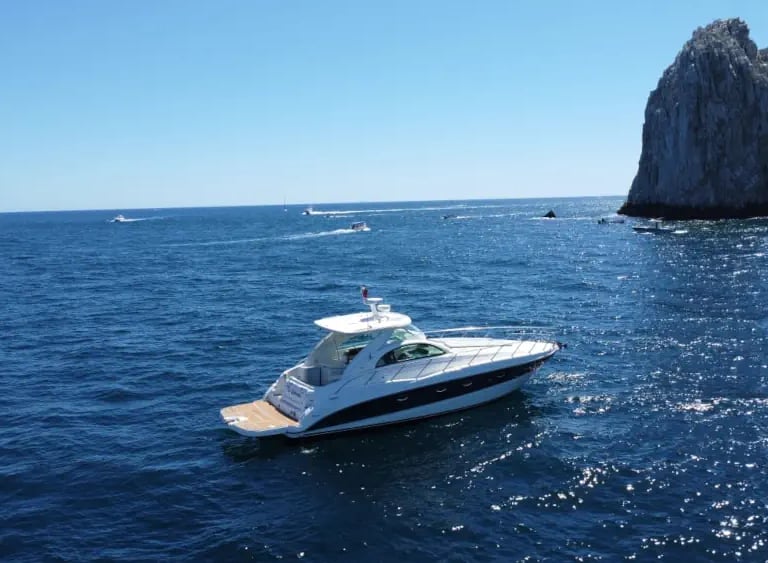 yate maxum 45 en renta cabo san lucas side