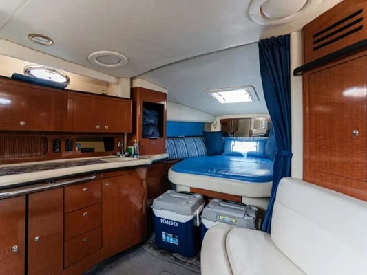 interior yate sea ray 32 cabo san lucas