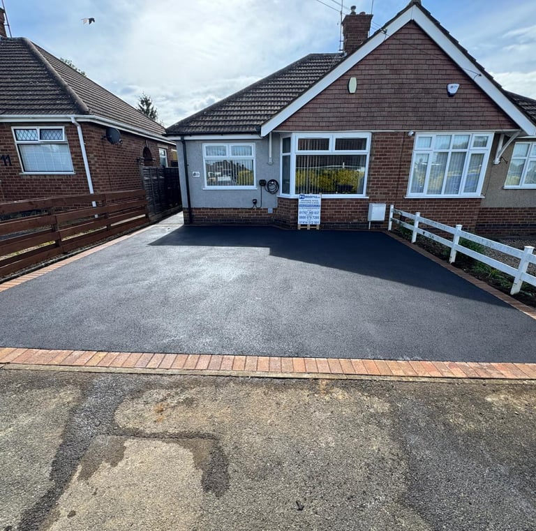 PC Drivestyle Ltd - Tarmac Driveway Image in Bedford, Northampton, Milton Keynes and Cambridge