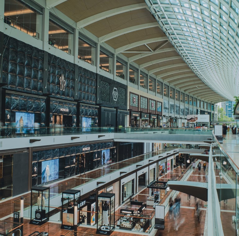 Singapore Marina Bay Sands Shoppes in slow motion