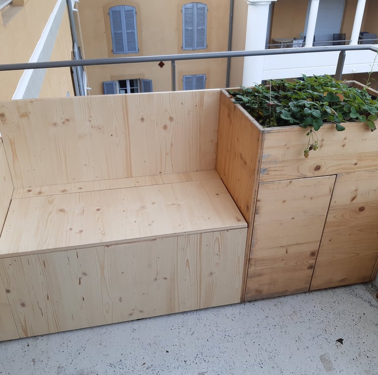 Coffre banc et jardinière