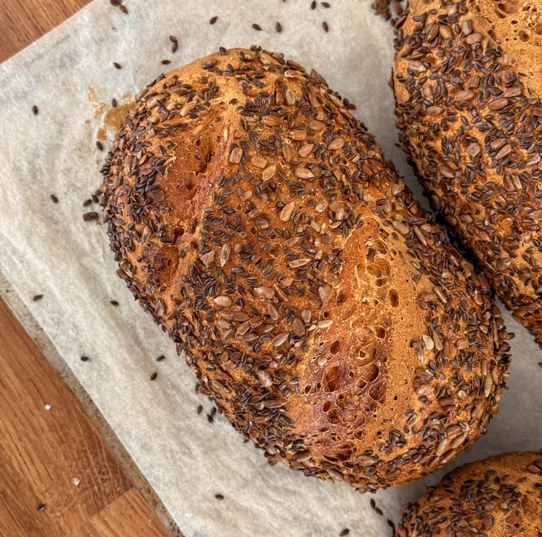 Ferskt glutenfritt brød med frø fra Glutenfrihuset i Oslo
