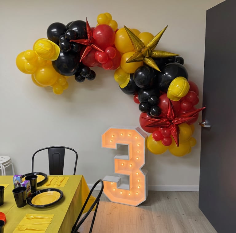 Birthday with balloon arch and marquee letter
