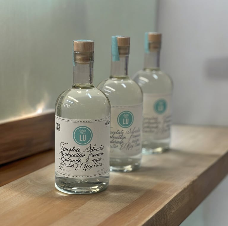 Botellas de Lu Mezcal Tepextate Silvestre sin caja