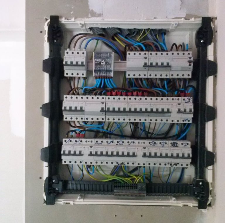 Cuadro electrico en oficinas