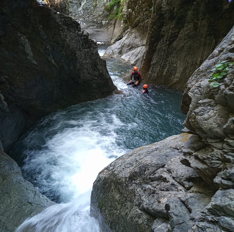 Marmittes et vasques, Oules de Freissinières, Canyon sportif Aventure, Embrun, Guillestre, Savines