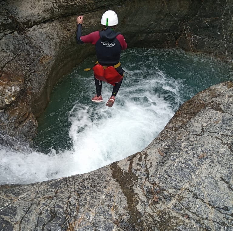 Saut au canyon du Fournel, Serre Ponçon, Hautes Alpes, Guillestre, Embrun, Briançon