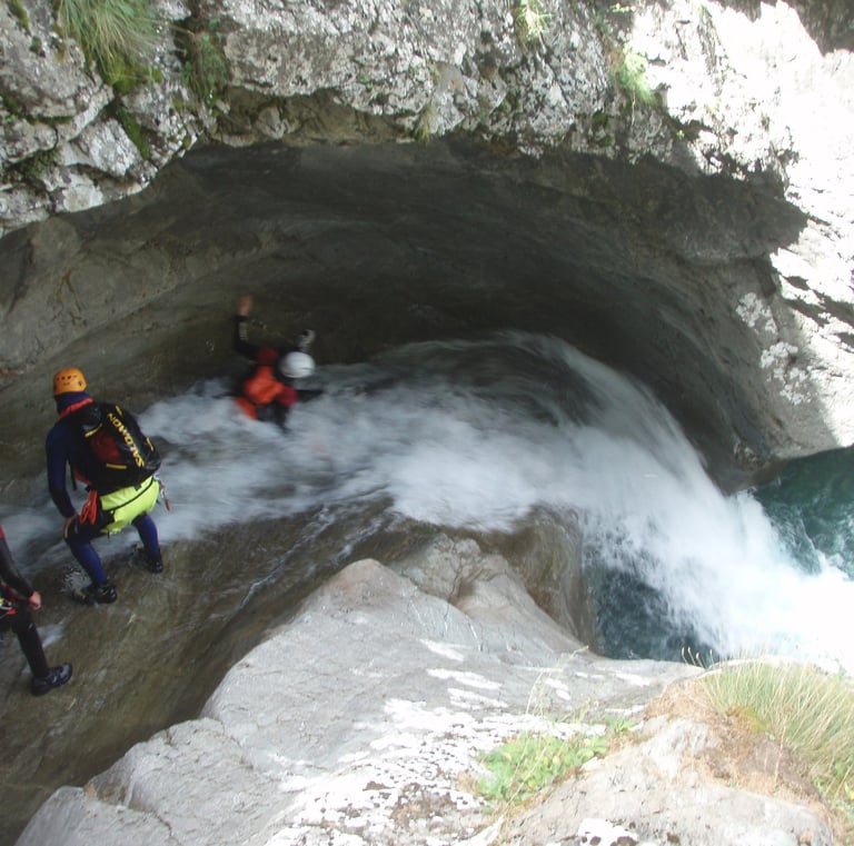 Toboggan en S, canyon des Oules de Freissinières, canyoning sportif 05, Hautes alpes