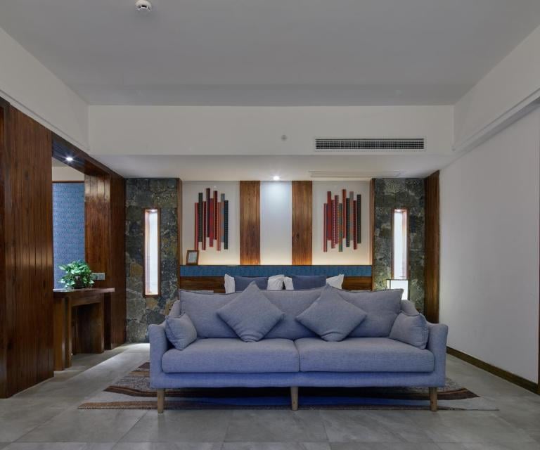 The Yangshuo Li River Resort has spacious and comfortable rooms to provide a relaxing visit