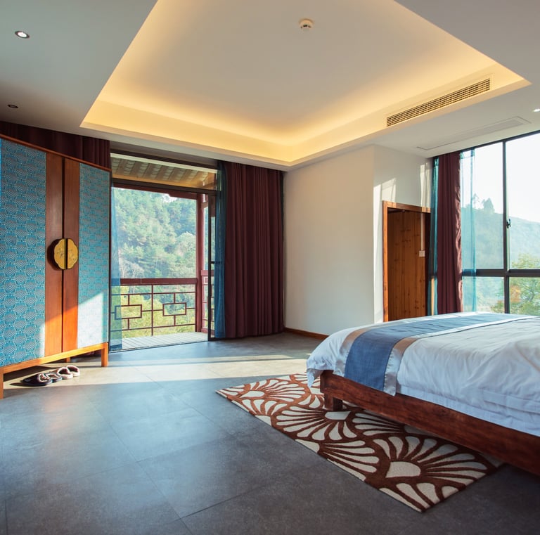 The Yangshuo LI River Resort has spacious family rooms with great views of Yangshuo and the Li River