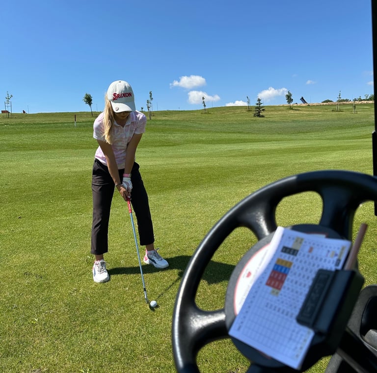 Nela Nováková, Golf Score Cars