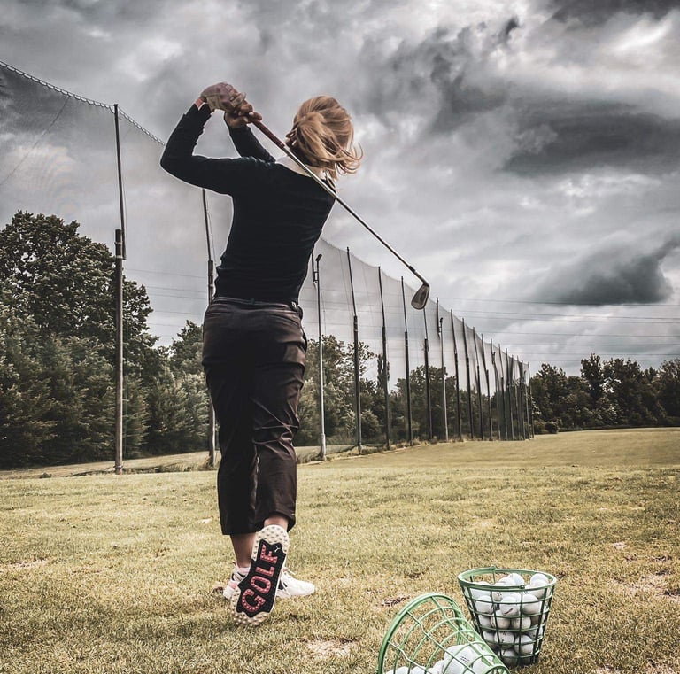 Nela Nováková na driving range GC Lipiny