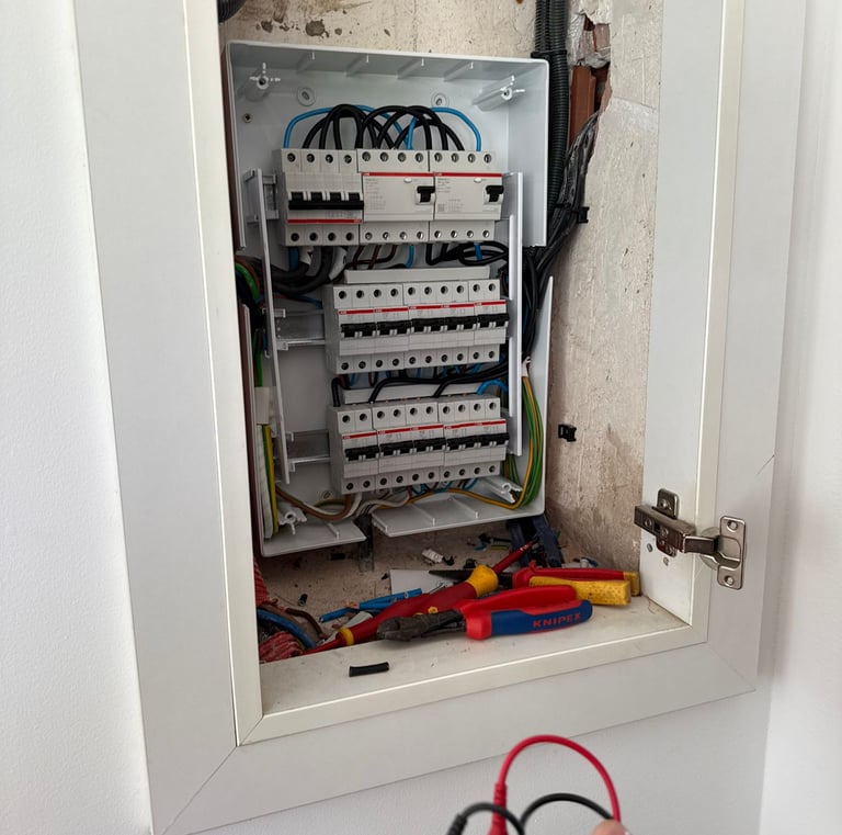 Installation professionnelle de tableau électrique aux normes