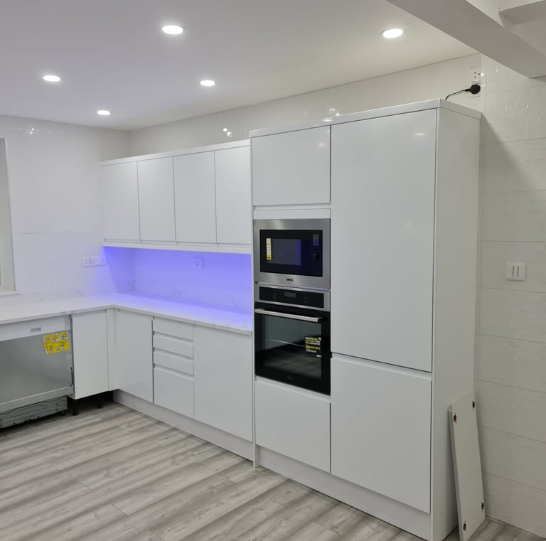 Kitchen installation in whoe UK worktops cabinets drawers oven