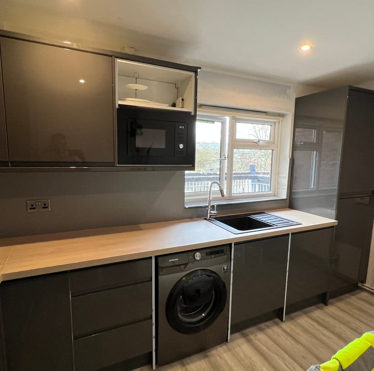 Kitchen installation uk - worktops cabinets