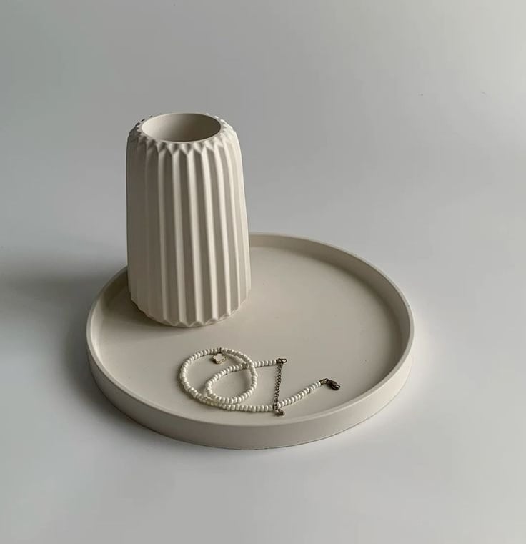 Gypsum jewelry trays by Ederé