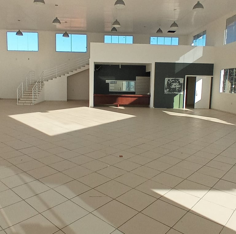Imovel comercial no Iperoba - foto interna mostrando to a area