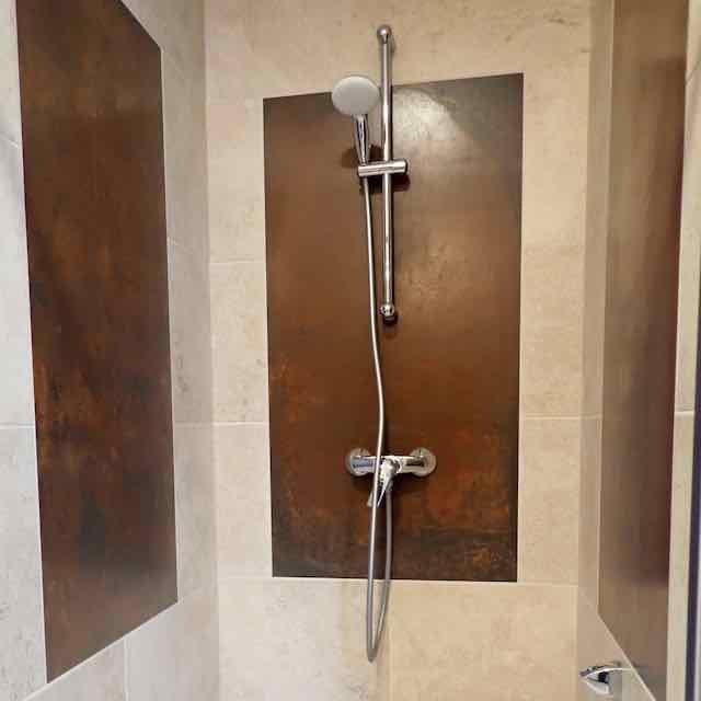 douche italienne chambre 2 meublé de tourisme confort et lumière