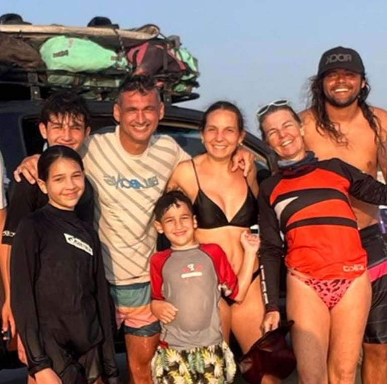 Happy family after a long day of kiting in Guriu
