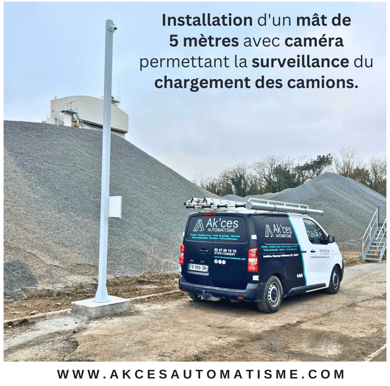 Installation d'un mât de 5 mètres avec caméra permettant la surveillance du chargement des camions.