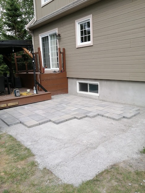 Terrasse de pavé uni Brossard