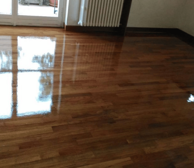 Ponçage de parquet par DG Services - rénovation professionnelle pour sols en bois en Suisse romande