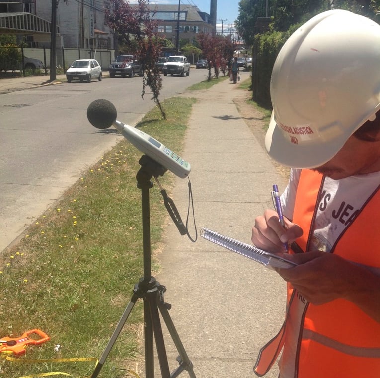 Medición de tráfico, ruido de fuentes móviles y fijas en Ecuador