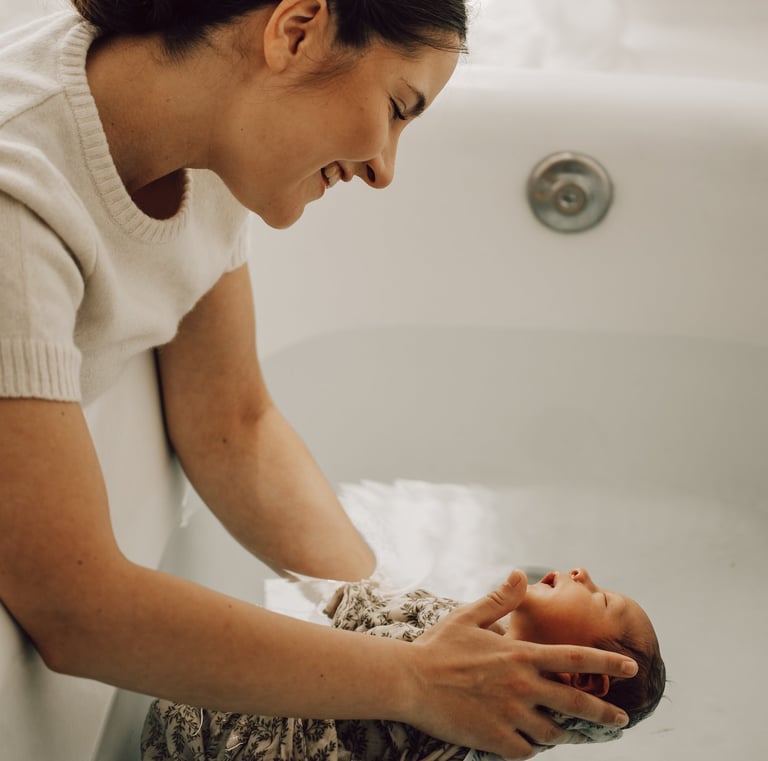 bain enveloppé bébé