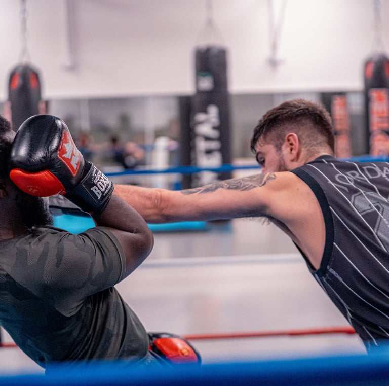 Boxeur qui esquive un coup de poing