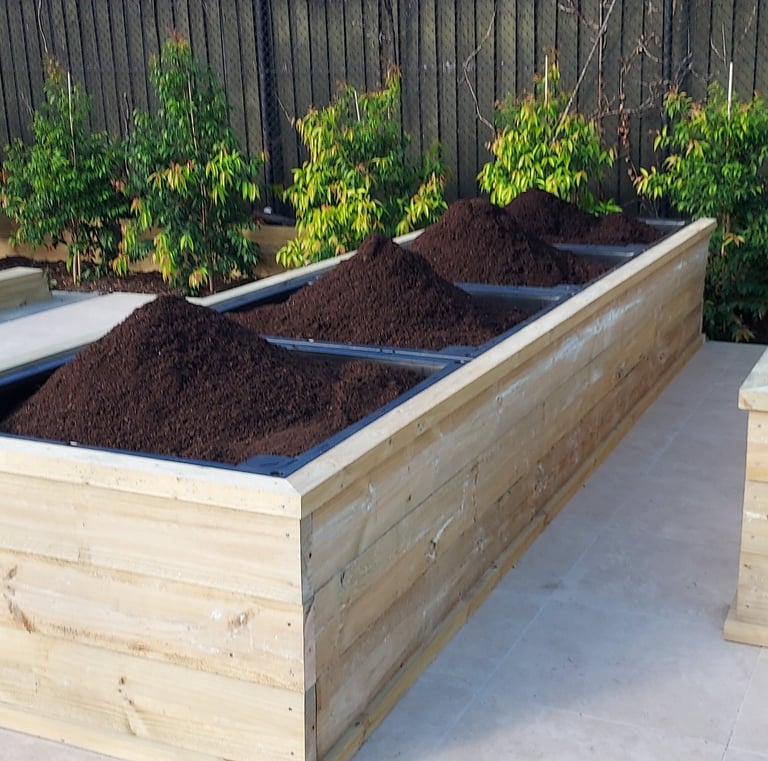 Rov of 4 interconnected Foodcubes with Veggiecube Sleeper Surrounds
