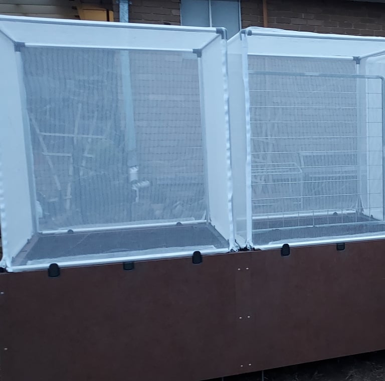 2 Foodcubes with metal cladding and nets installed by Vegiecube
