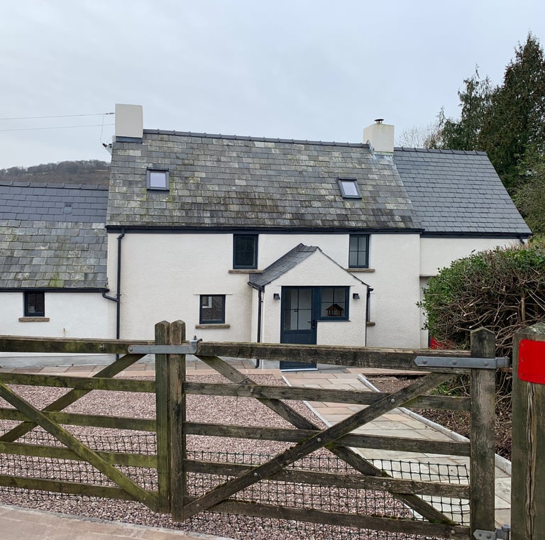 Lapstone Cottage, the home of Bridge 76 Adventures paddle boarding company in Llanover and a top rated AirBnB.