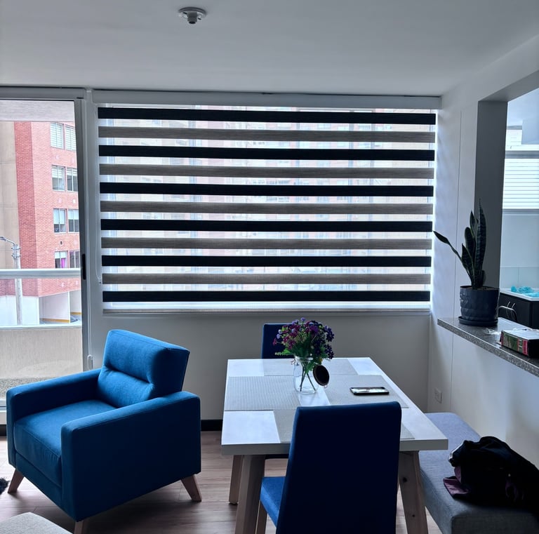 Persianas Sheer Elegance con materiales resistentes al sol, control UV y fácil lavado,