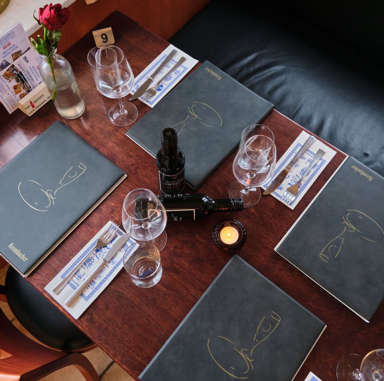 Korfu Grill gedeckter Tisch