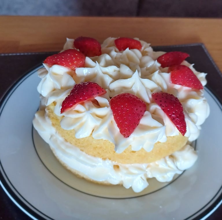 Strawberry and cream sponge