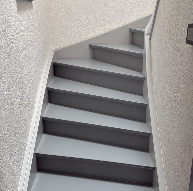 peinture escalier en deux couleurs