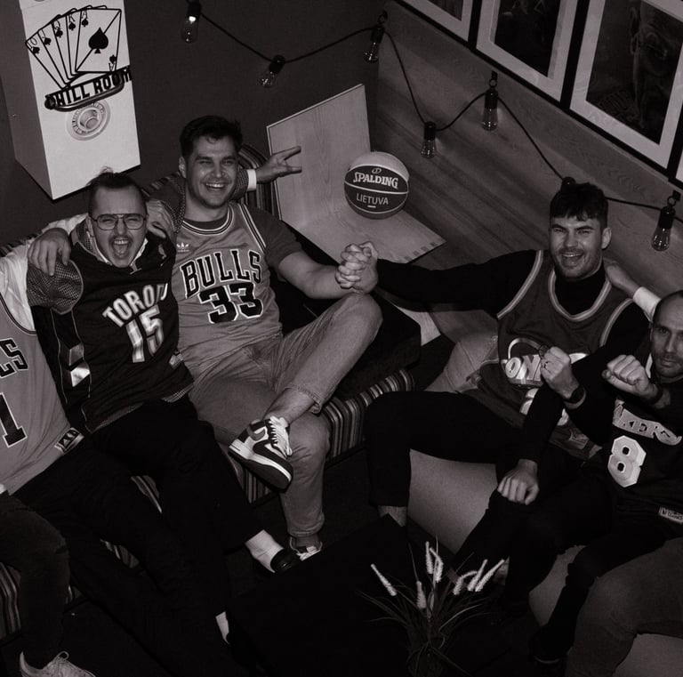Bendra nuotrauka su krepšinio marškinėliais - privaloma švenčiant Chill Room Vilnius