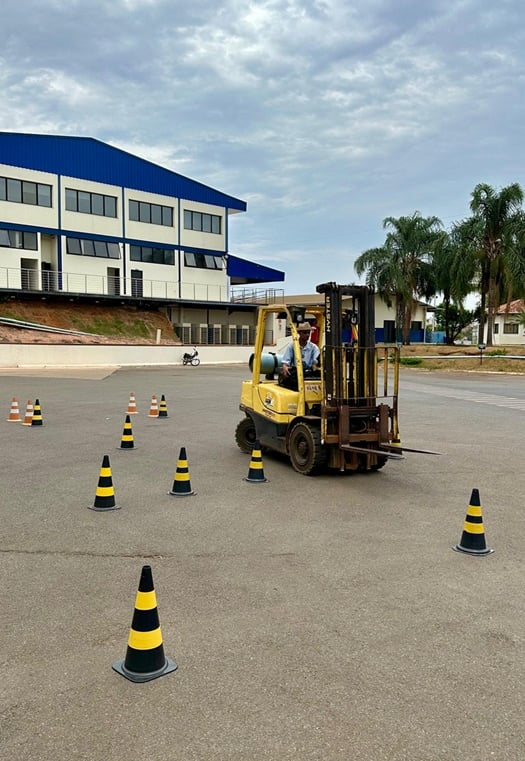 Aula prática de empilhadeira Patos de Minas