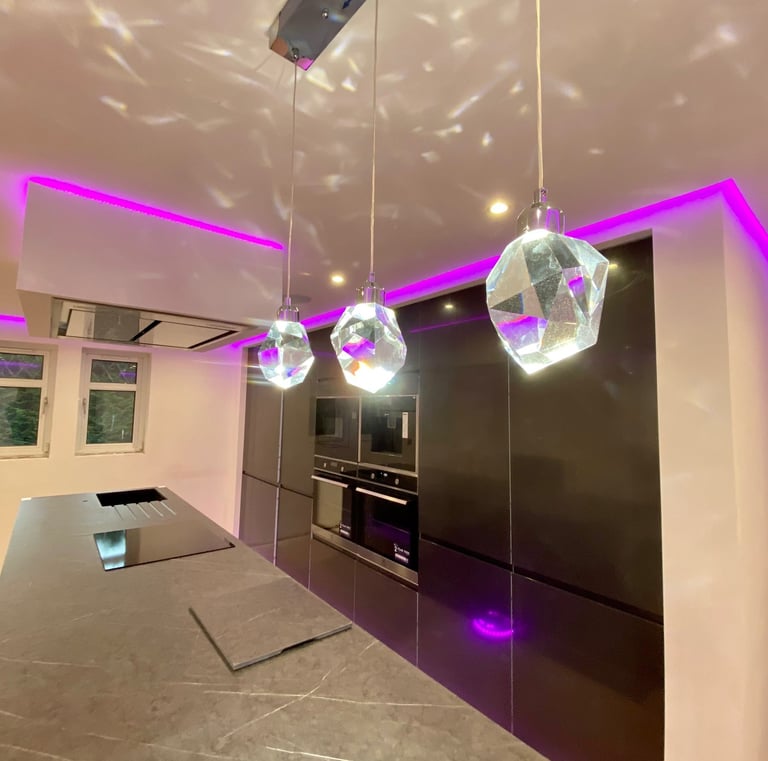 Led kitchen with floating extractor