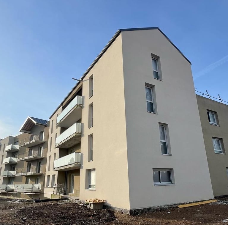 a building with a lot of windows and a lot of windows